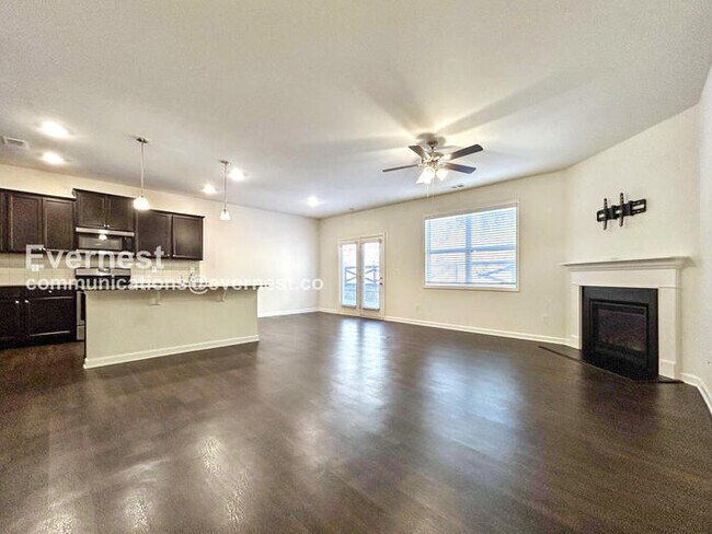 Foto del edificio - 3 Bed/2.5 Bath Home with Garage / Pet-Friendly / Coming Soon!