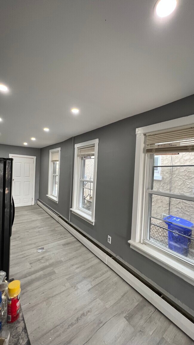 Building Photo - 525 S 13th St