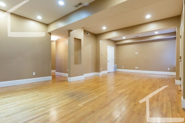 Foto del edificio - 1605 Beacon St