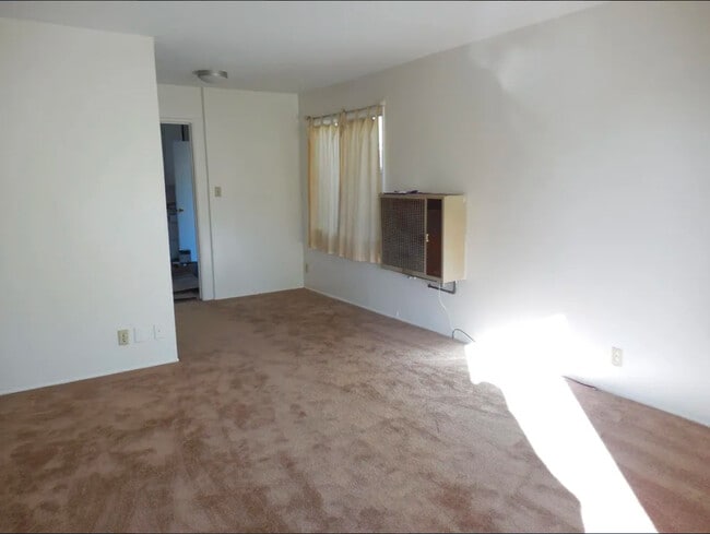 Foto del edificio - 5937 Burchard Ave