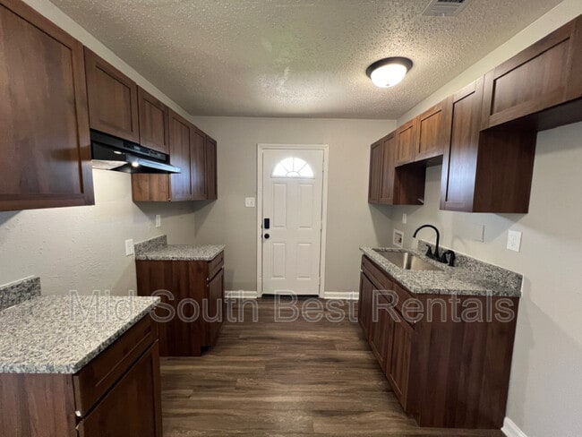 Building Photo - 1795 Tampa Cove