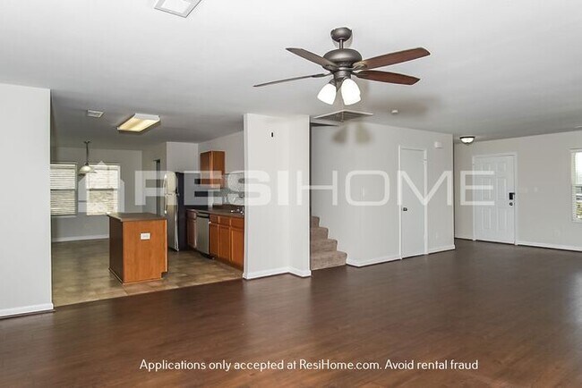 Building Photo - 3693 Sw Avalon Lake Dr