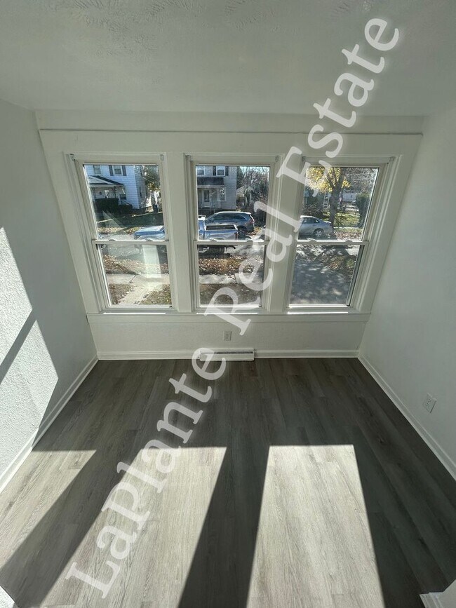 Foto del edificio - Charming 3-Bedroom Home with Fresh Updates in South Toledo