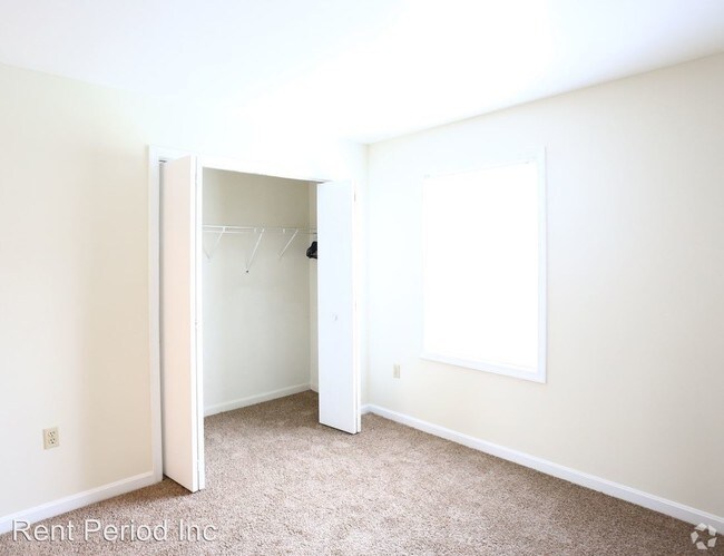 Building Photo - 2 br, 2.5 bath House - 3929 Eastgate Dr.
