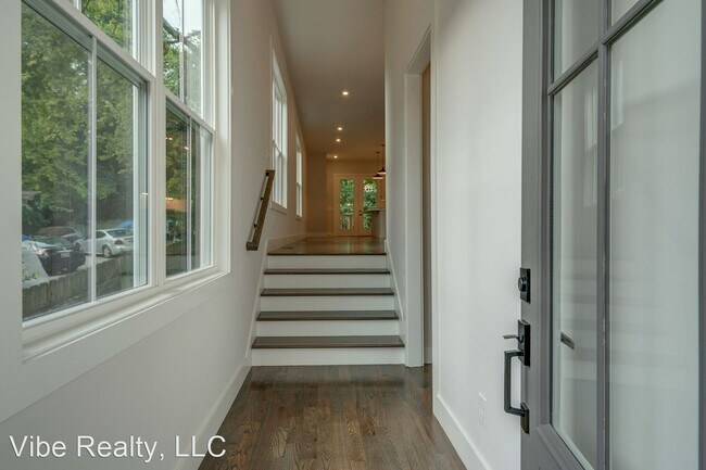 Building Photo - 4 br, 2.5 bath House - 1612 Essex Ave