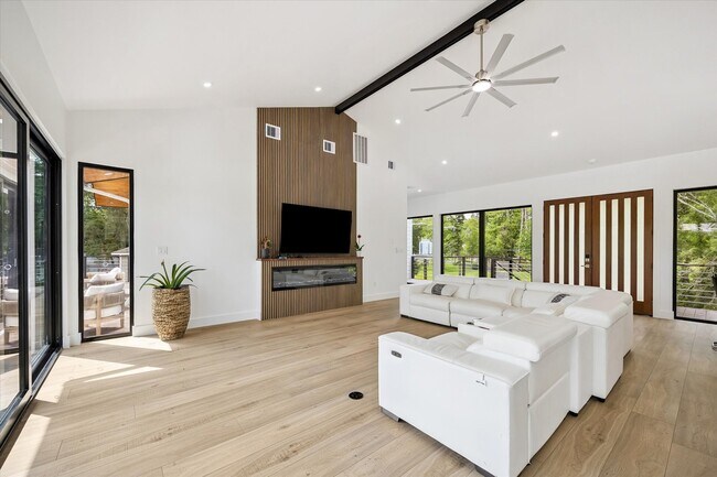 Foto del edificio - 407 Brook Hollow Dr