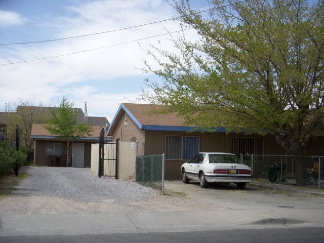 Primary Photo - 1743 N Mesquite St