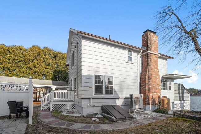 Foto del edificio - 52 Point Pleasant Rd