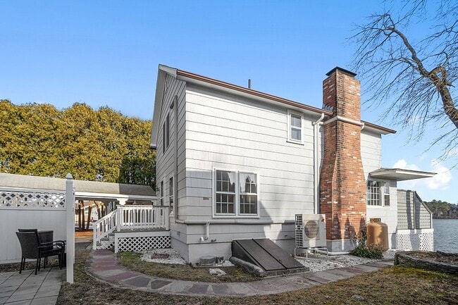 Building Photo - 52 Point Pleasant Rd