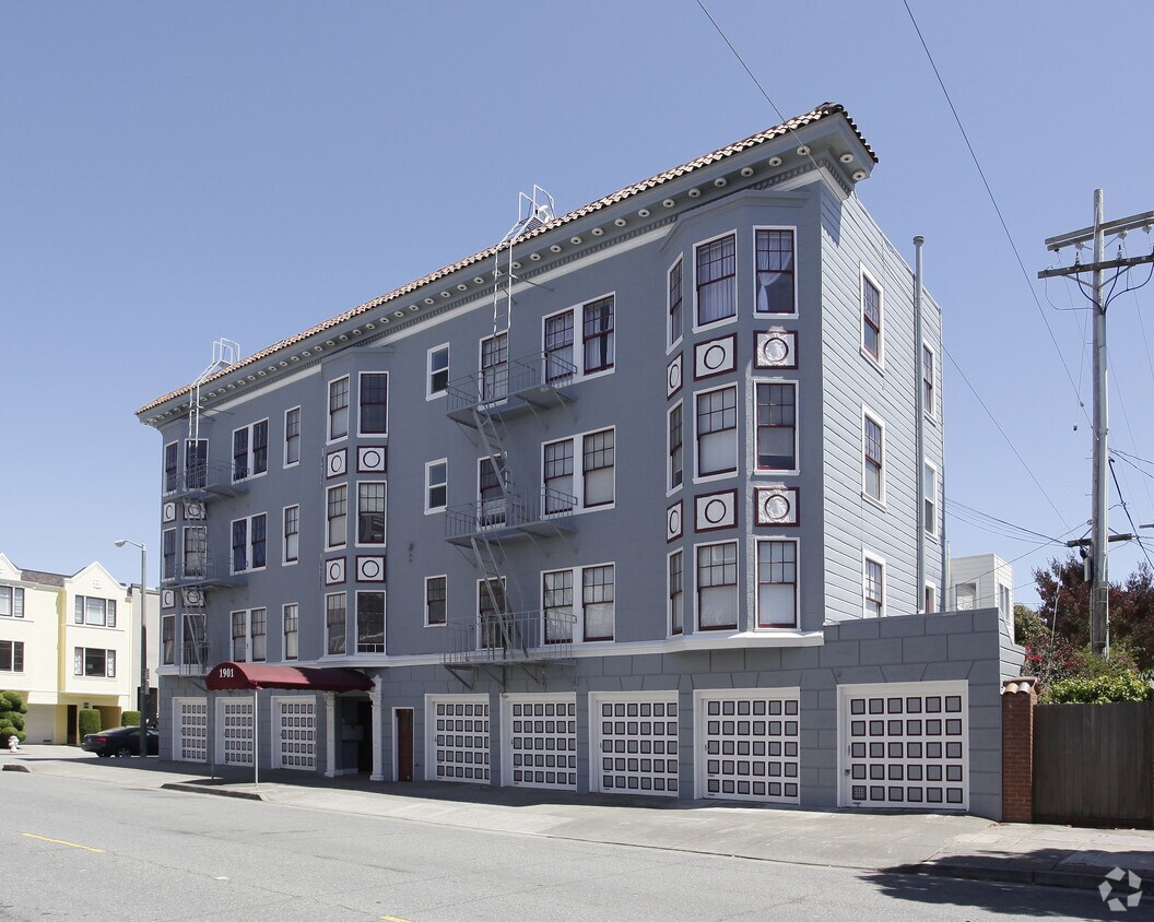 Building Photo - 1901 Beach Street