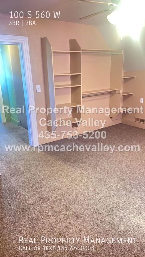 Foto del edificio - 3 Bedroom Farmhouse on Corner lot!  Pet Fr...