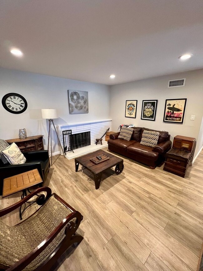 Building Photo - Stunning Los Alamitos House with a Pool ne...