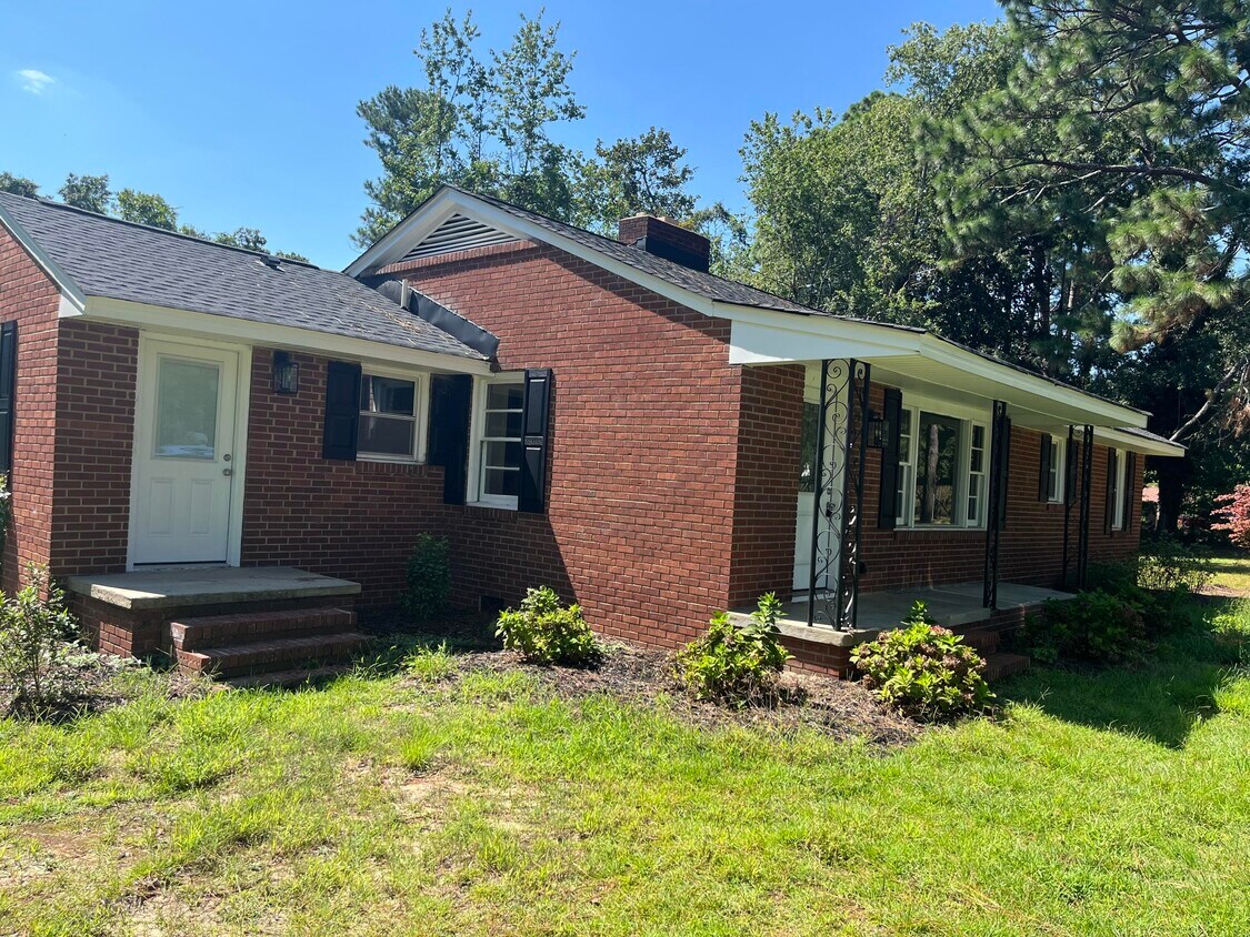 Foto principal - 202 Silver Bluff Rd