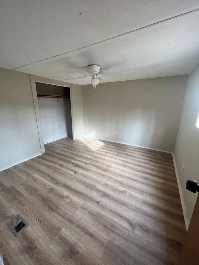 Building Photo - Cozy Mobile Home in Felton!