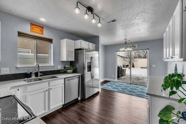 Foto del edificio - 3-Bedroom Home in The Landings – Fully Fenced Yard & 2-Car Garage