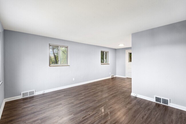 Building Photo - 448 Jacobson Dr
