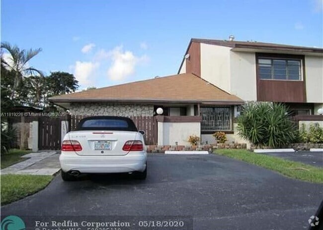 Building Photo - 267 NE 201st Ter