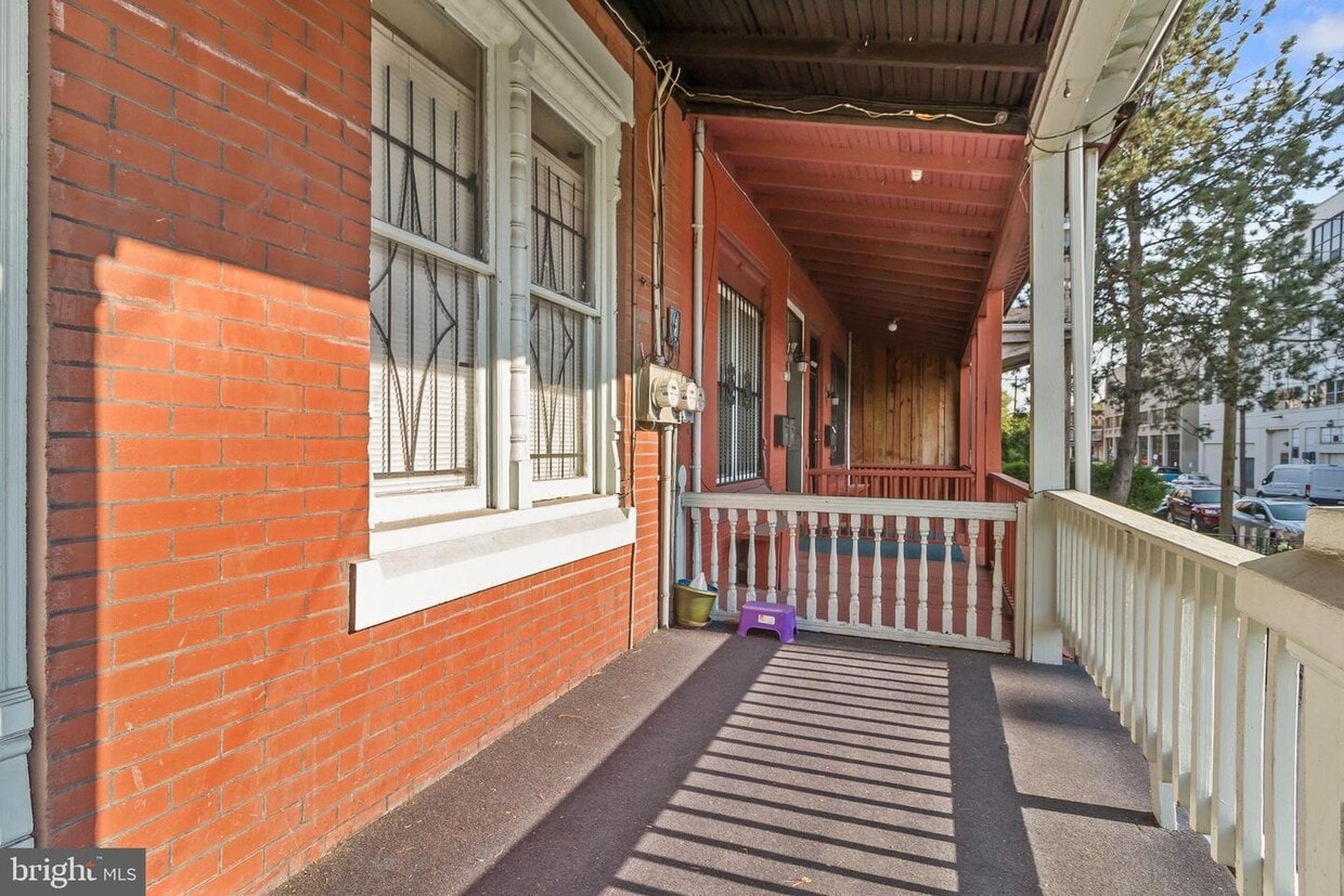 Primary Photo - 3255 N Park Ave