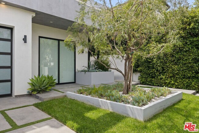 Foto del edificio - 839 N Spaulding Ave