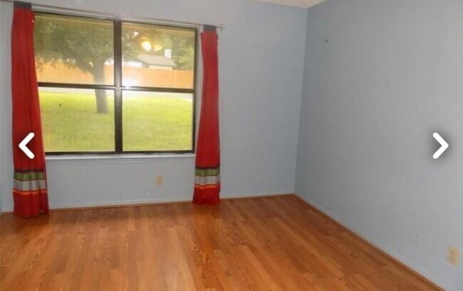 Foto del edificio - 209 Oak Crest Ln