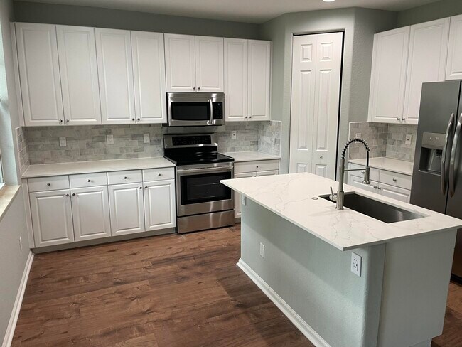 Foto del edificio - 4370 Legacy Ct