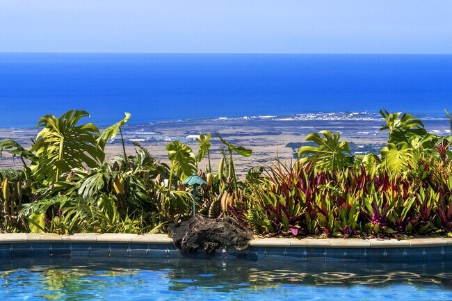 Foto del edificio - Luxurious Oceanview Getaway w/Private Pool & Spa and Serene Lanai - Piko Nani