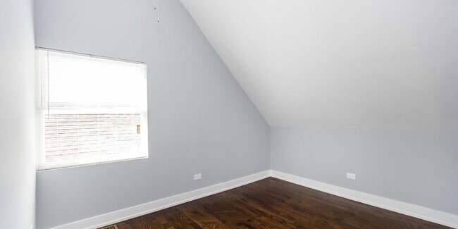 Building Photo - 3 bedroom in Chicago IL 60647