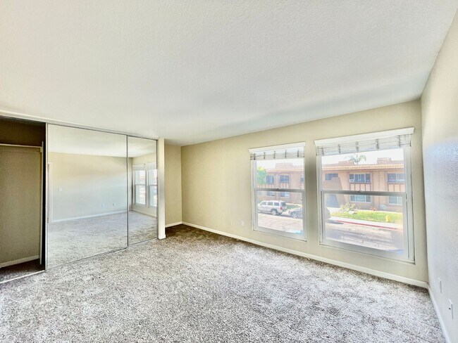 Building Photo - Beautiful 1BD/BA w/ reserved parking in Cl...