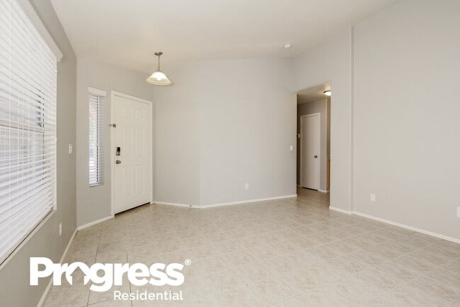 Foto del edificio - 15663 W Ripple Rd