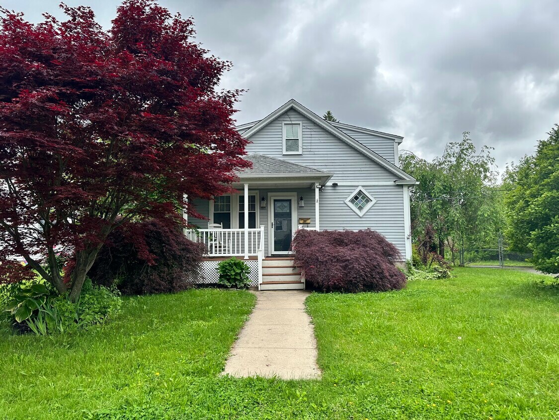 Foto principal - 146 Sterling St