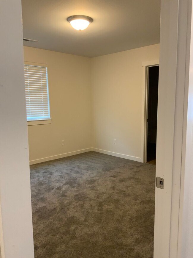 Foto del edificio - 3 bed 2 bath Duplex for rent, Quincy