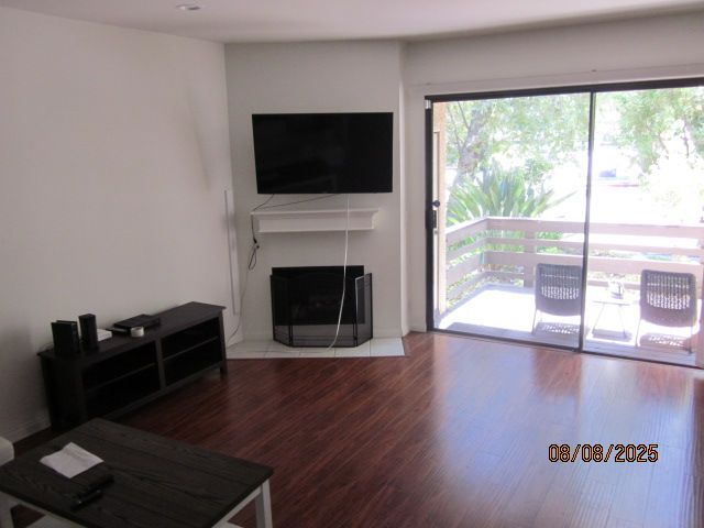 Foto del edificio - 21901 Burbank Blvd