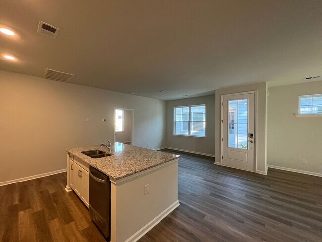 Building Photo - 145 Holloway Hill