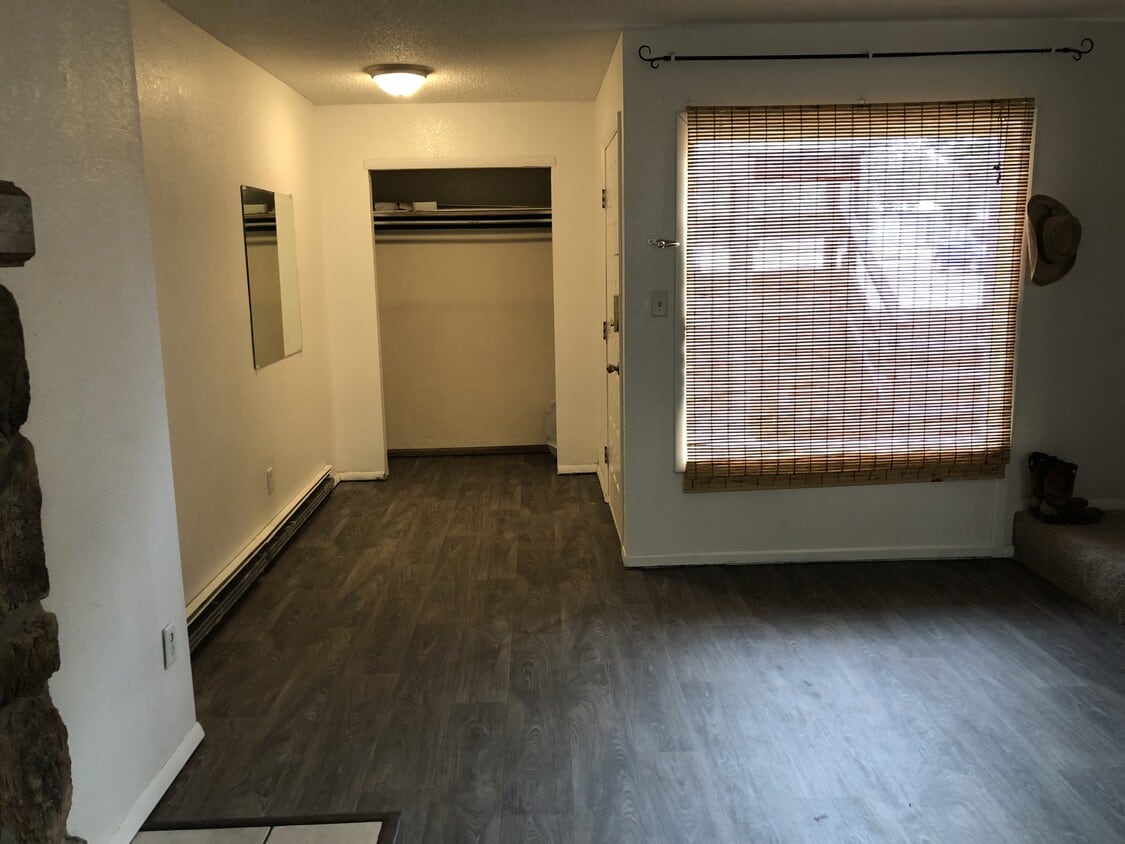 Primary Photo - 2150 College Pl