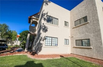 Building Photo - 101 Luna Way