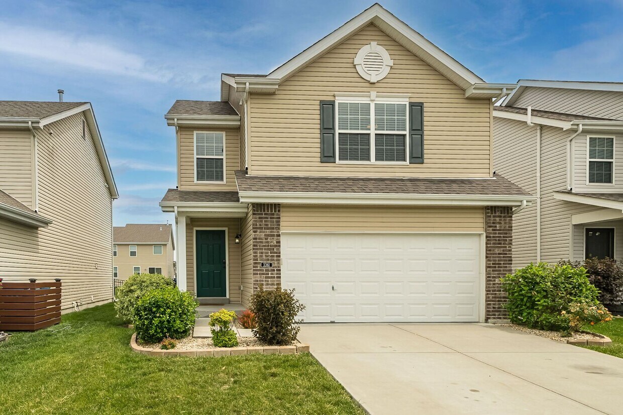 Primary Photo - Three Bedroom in Charlestowne Crossing