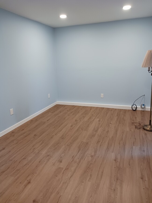 Building Photo - 943 Casanova Ave