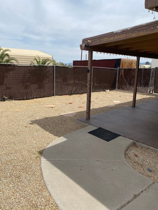 Building Photo - This 4 bedroom won't last