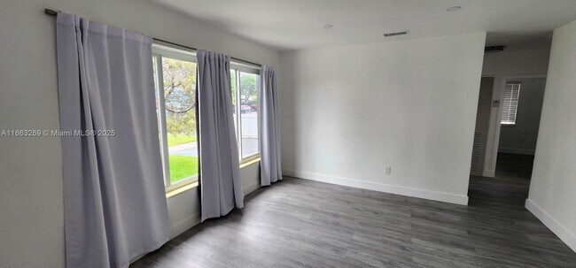 Foto del edificio - 3520 NW 20th St
