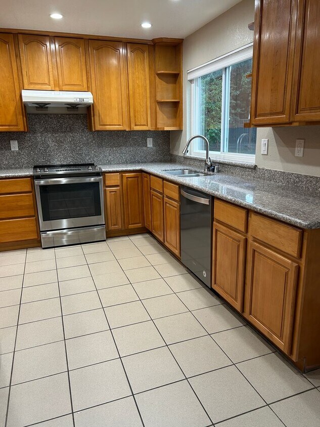 Beautifully Updated 4-Bedroom Home in Came... - Beautifully Updated 4-Bedroom Home in Came...