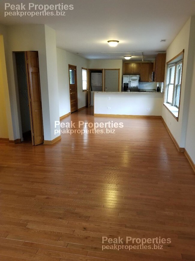 Building Photo - Great 4 Bedroom 2 Bathroom in Oak Park