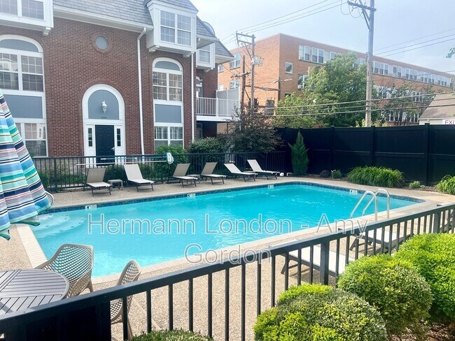 Foto del edificio - 4225 W Pine Blvd