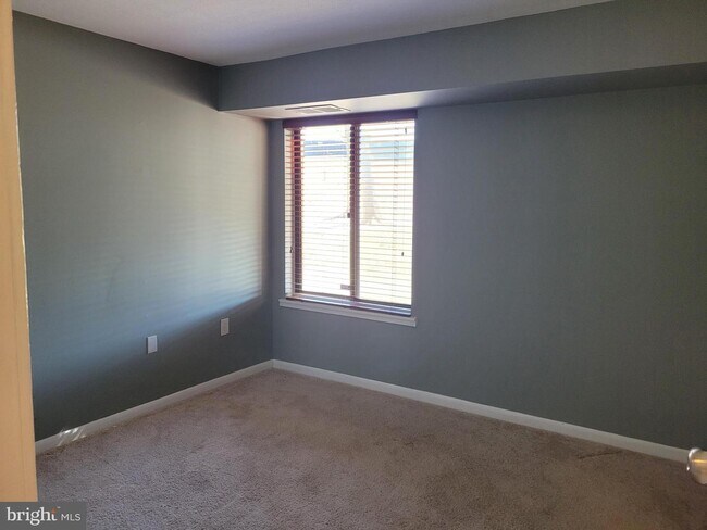 Building Photo - 5858 Thunder Hill Rd
