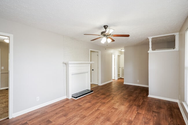 Building Photo - 3652 Chesapeake Dr