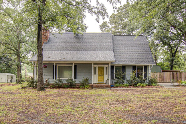 Building Photo - 2315 Treetop Ln