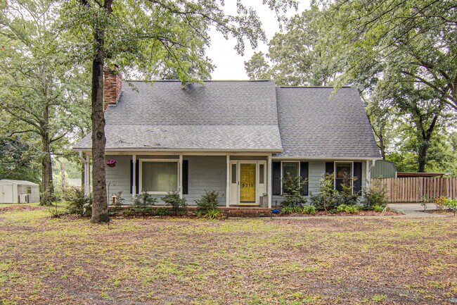Foto del edificio - 2315 Treetop Ln