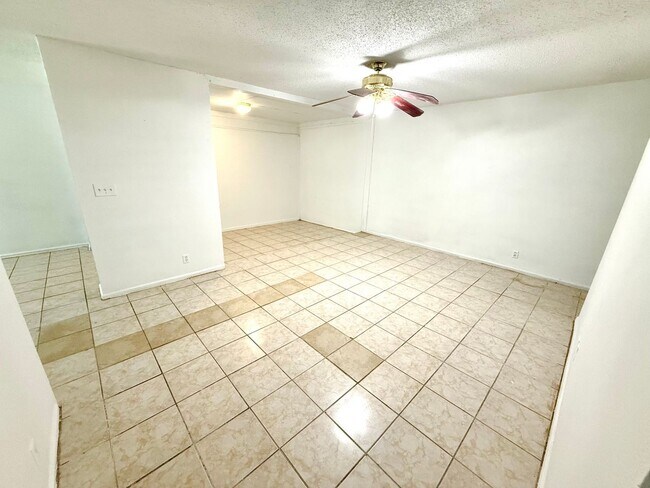 Foto del edificio - **APPLICATION RECEIVED** Charming 3 Bedroo...