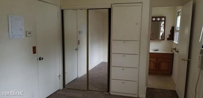 Foto del edificio - 1 br, 1 bath Apartment - 213 Elm St