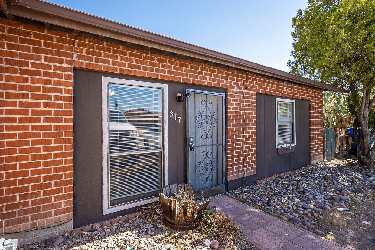 Foto principal - 315-317 E Lester St