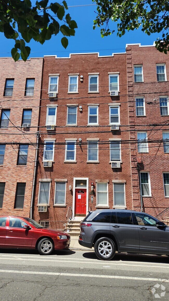 Building Photo - 222 Madison St